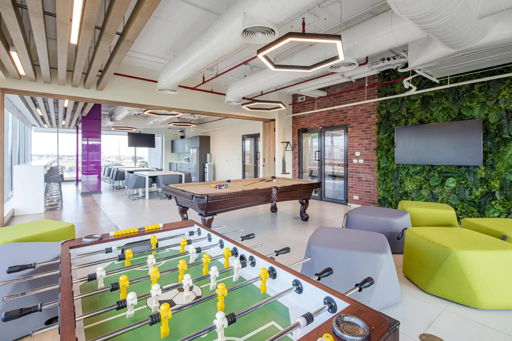 Workplaces That Inspire Fun
& Boost Productivity