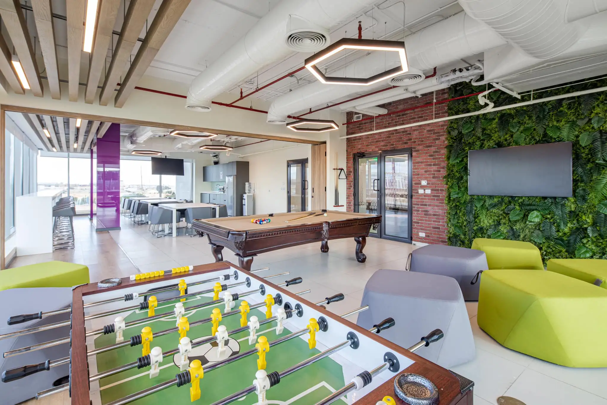 Workplaces That Inspire Fun
& Boost Productivity